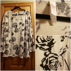 3xl white and black rose Lynnae nwot
